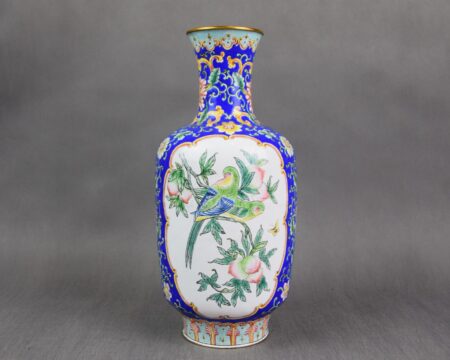 Wazon z papugami, emalia kantońska, Chiny, XX w.