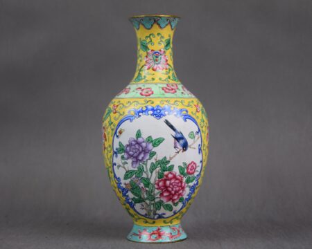 Wazon z Ptakami na kwiatach, emalia kantońska, Chiny, XX w.