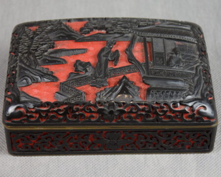 Kaseta z rzeźbionej laki, Chiny, poł. XX w.