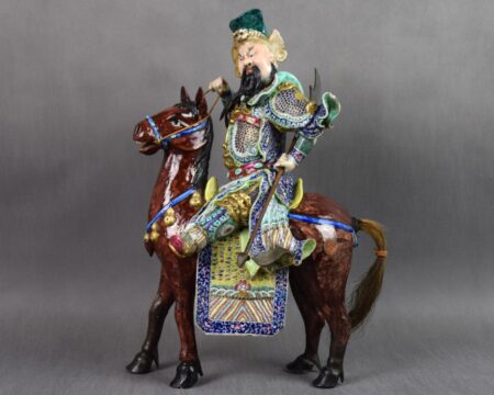 Duża figura porcelanowa "Guan Yu", Chiny, dynastia Qing, XIX/XX w.