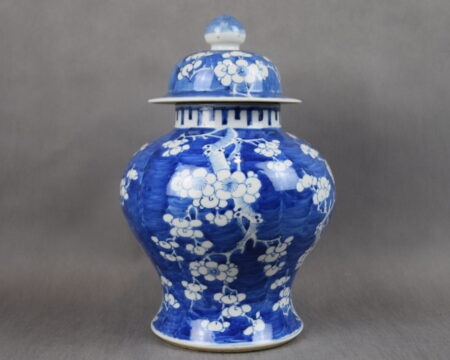 Wazon z pokrywą, malowany kobaltem, Chiny, Qing, XIX w.