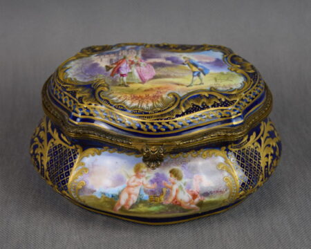 Puzdro w stylu Sevres, porcelana, Francja, XIX w.