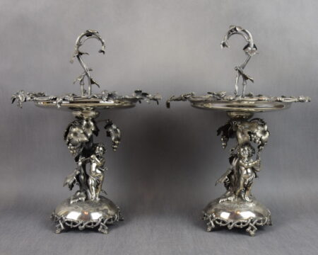 Para pater na owoce z Amorami, Srebro, XIX w., Niemcy, waga: 2280 g.
